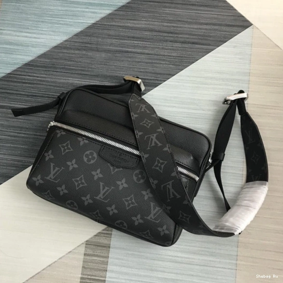 LOUIS MESSENGER VUITTON OUTDOOR 0811